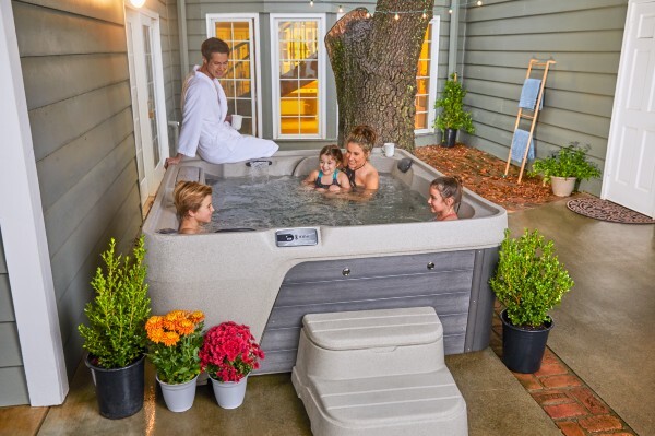 verband milieu Afstotend Hot Tubs - Lifestyles Hot Tubs