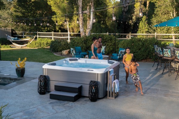 verband milieu Afstotend Hot Tubs - Lifestyles Hot Tubs